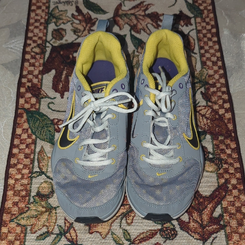 Nike Training Shoes with Yellow and Gray Accents